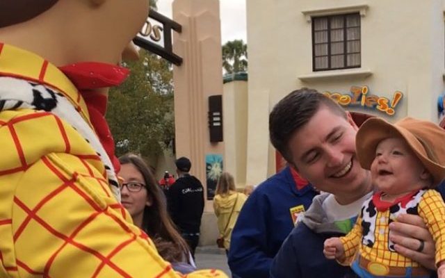 5 Cute Character Interactions At Disneyland